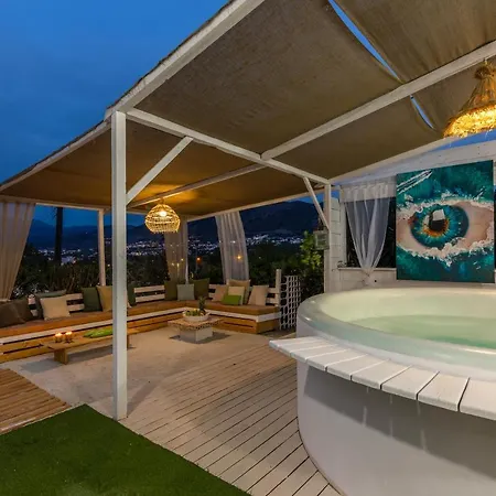 아파트 The White Cycladic Style With Plunge Pool