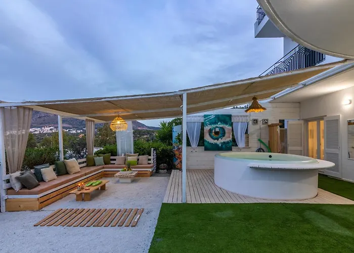 דירה The White Cycladic Style With Plunge Pool הרסוניסוס