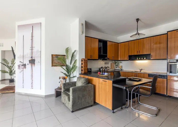 The White Cycladic Style With Plunge Pool הרסוניסוס