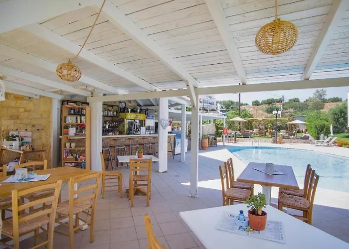 דירה The White Cycladic Style With Plunge Pool *