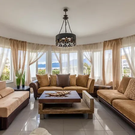 The White Cycladic Style Apt With Plunge Pool