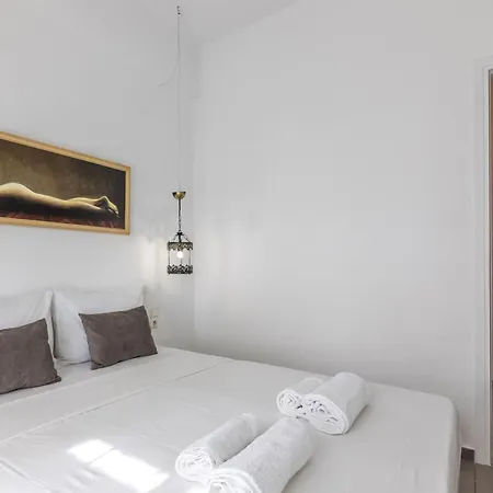 Apartamento The White Cycladic Style Apt With Plunge Pool